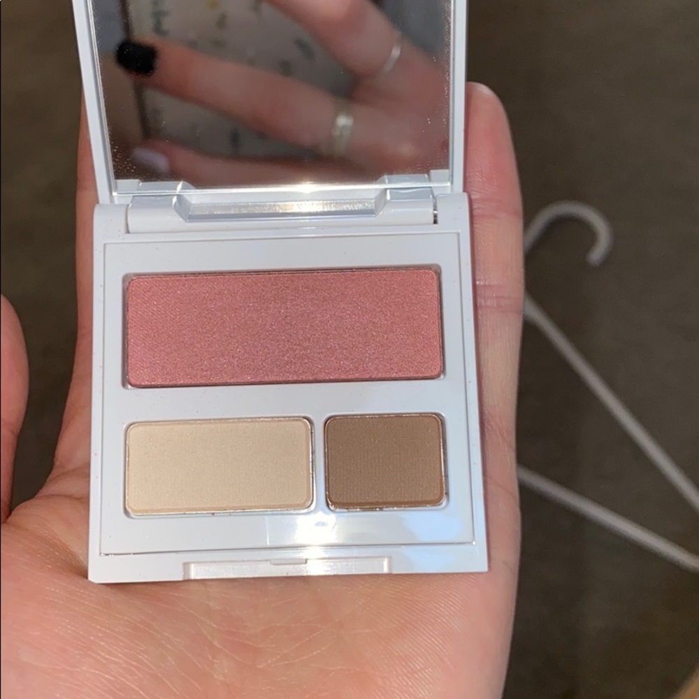 Clinique eye shadow and blush mini pallet